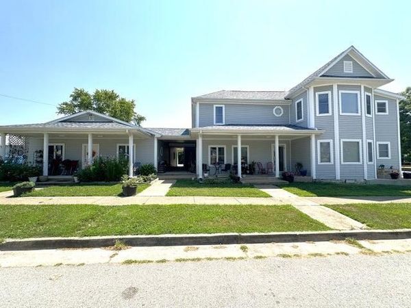 220 W Chestnut Street , Houston, MO 65483