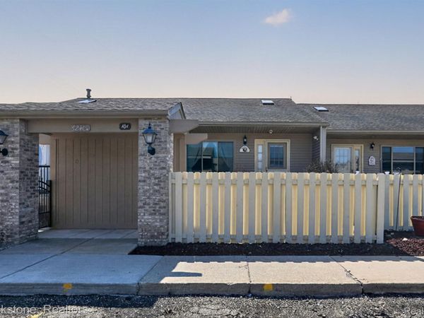 62401 Raleigh Court, Unit 4, South Lyon, Mi 48178