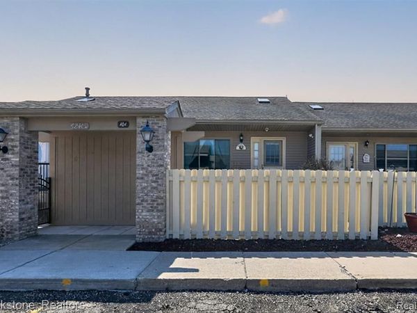 62401 Raleigh Court, South Lyon, MI 48178