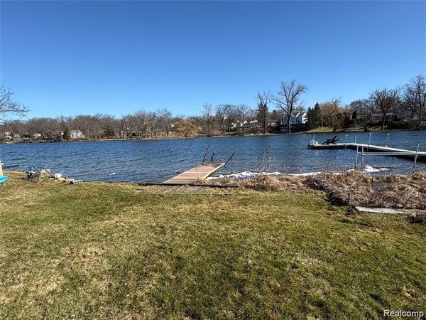 6912 Colony Drive , West Bloomfield Twp, MI 48323