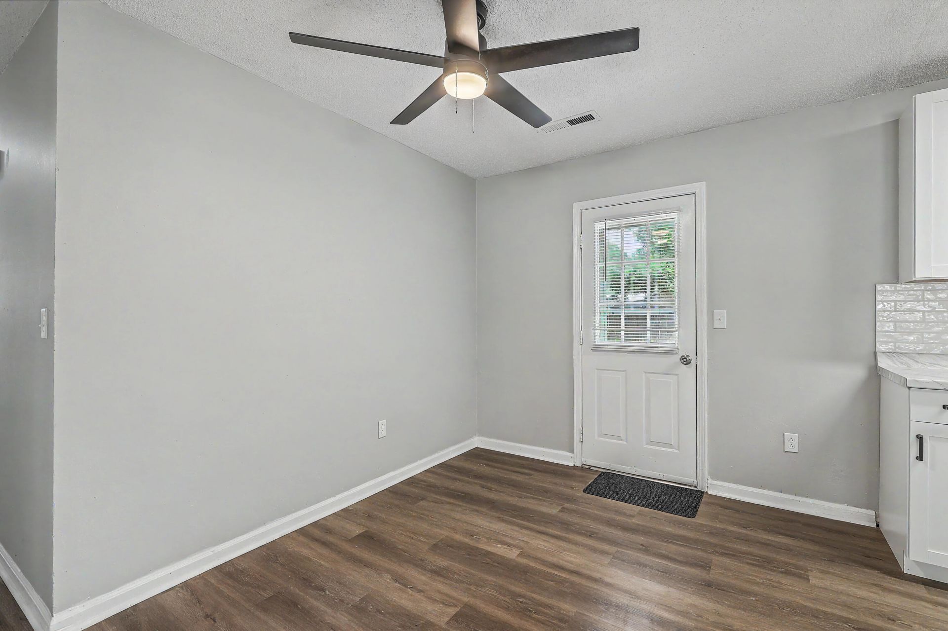 108 Bee Street Photo 11