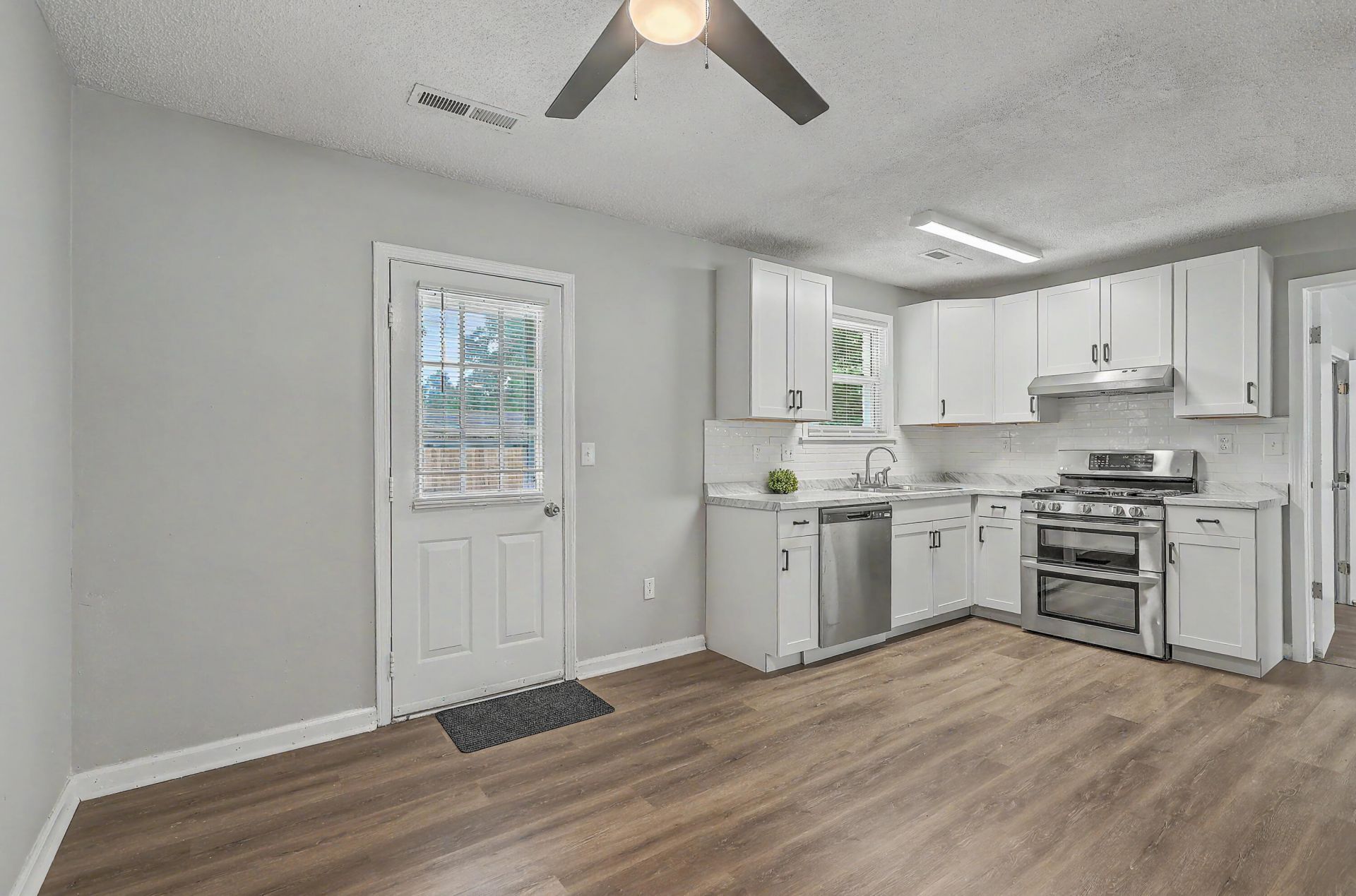 108 Bee Street Photo 12