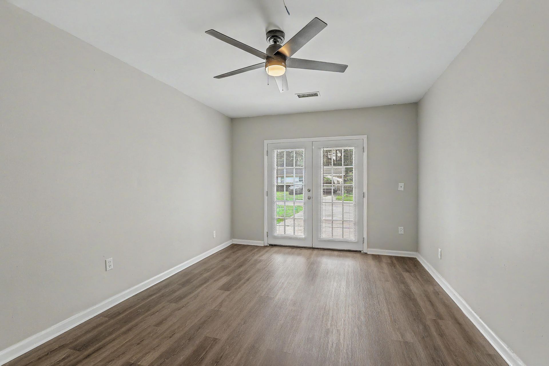 108 Bee Street Photo 14