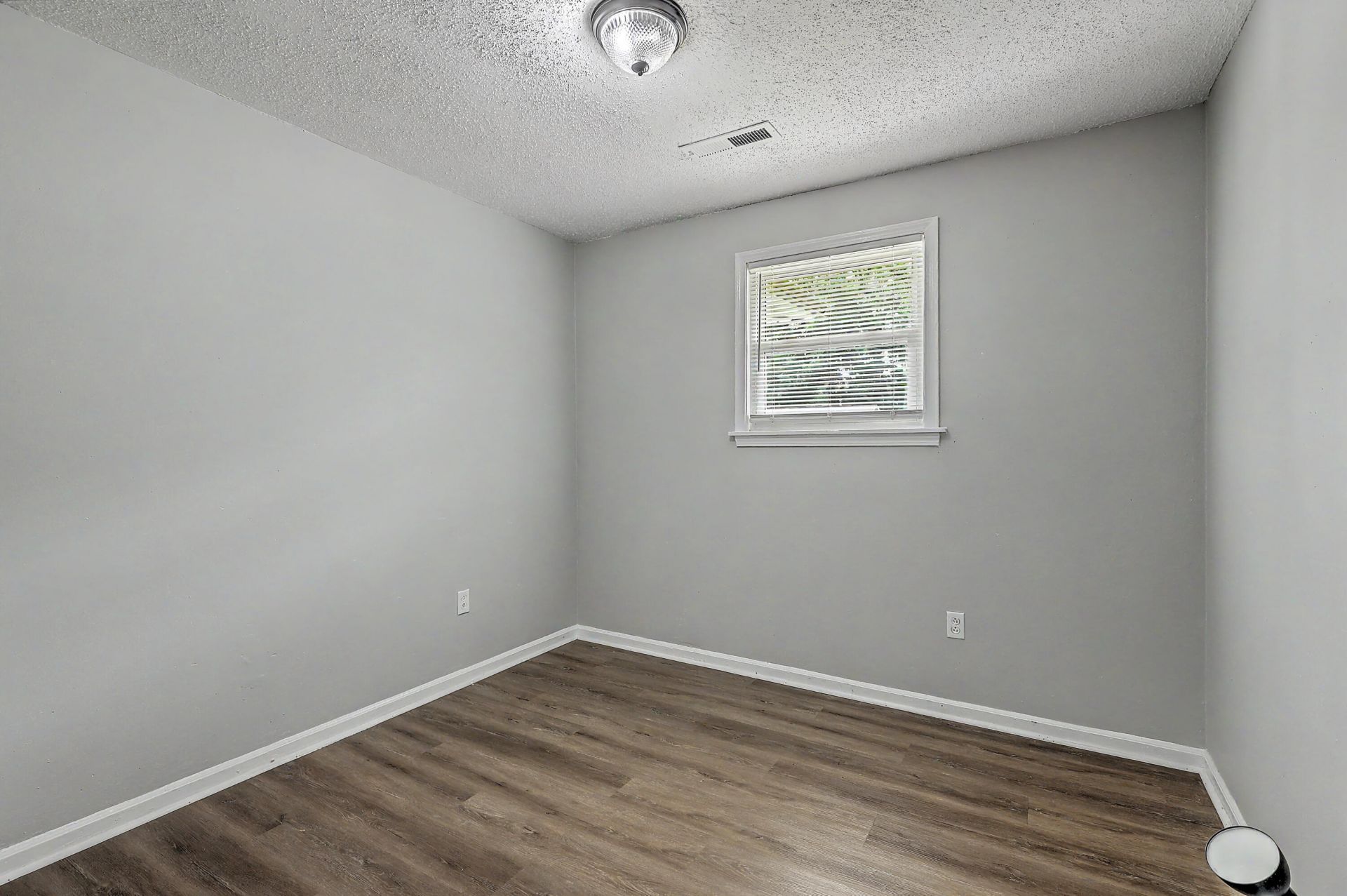 108 Bee Street Photo 19
