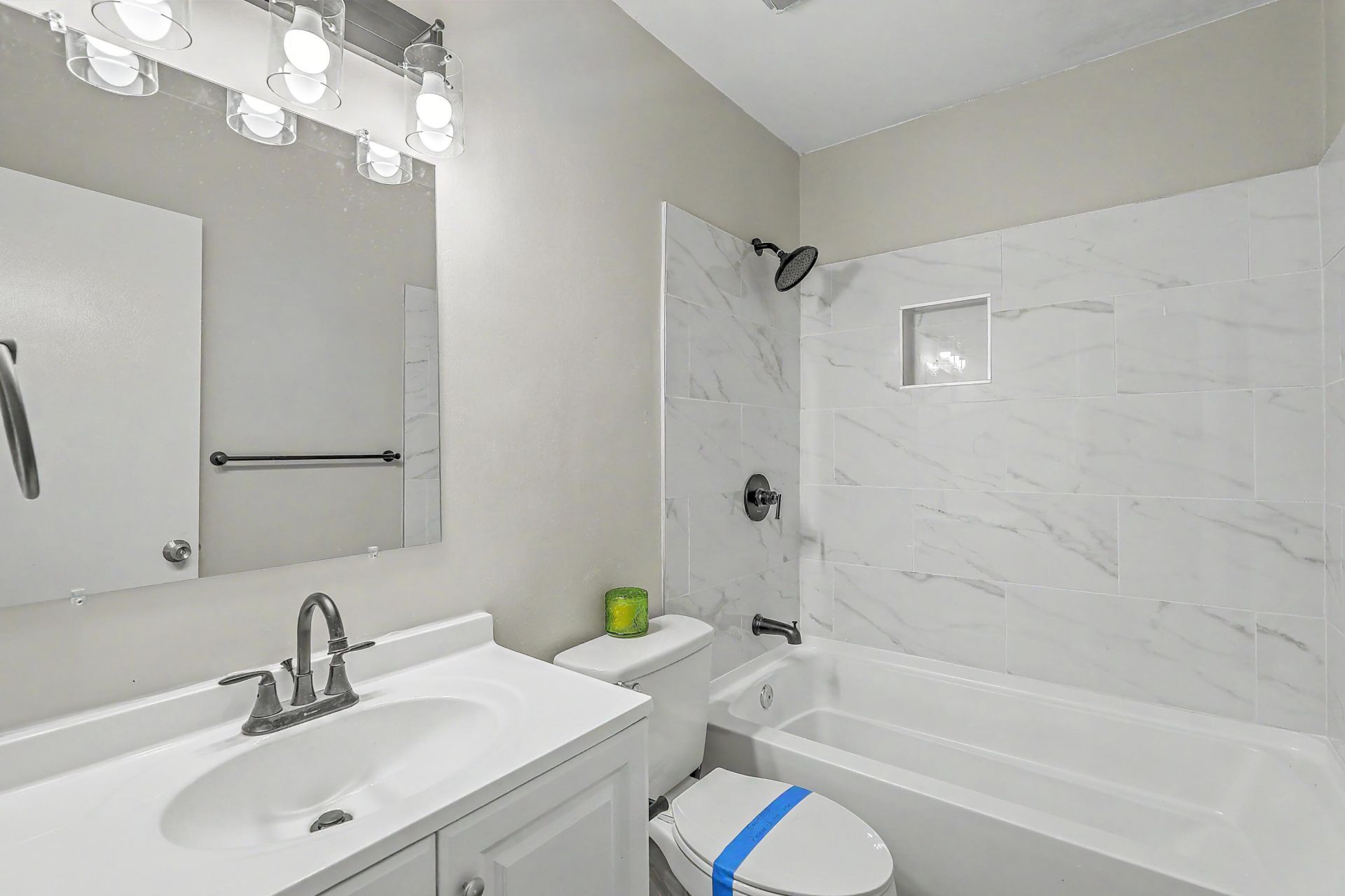 108 Bee Street Photo 22