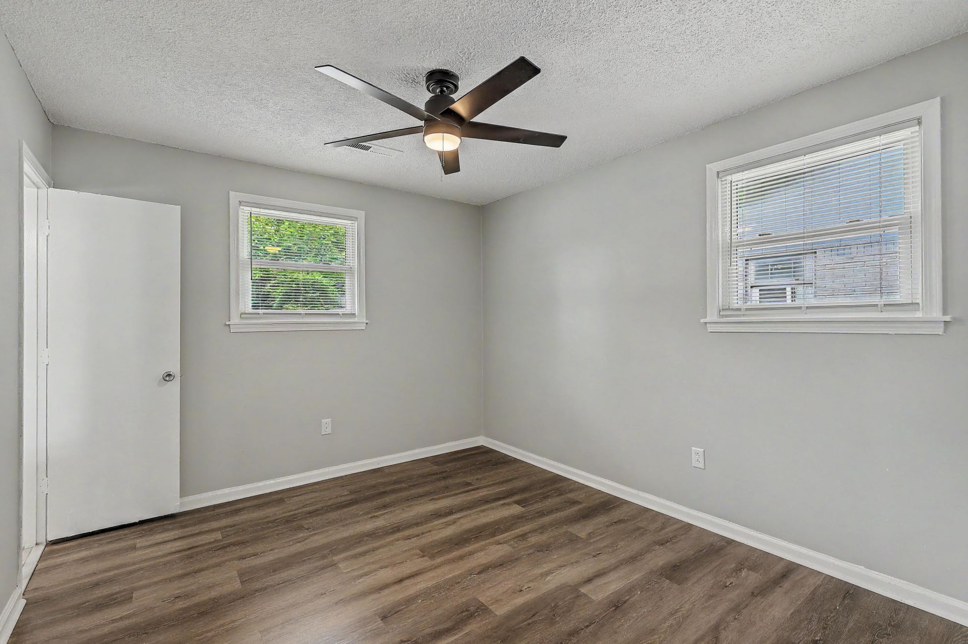 108 Bee Street Photo 23