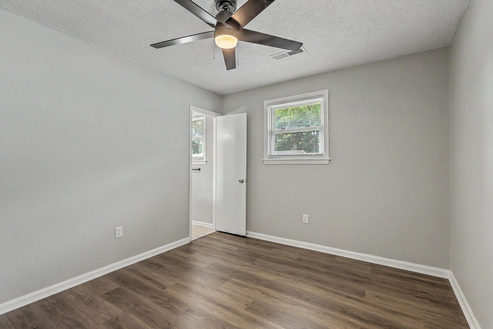 108 Bee Street Photo 24