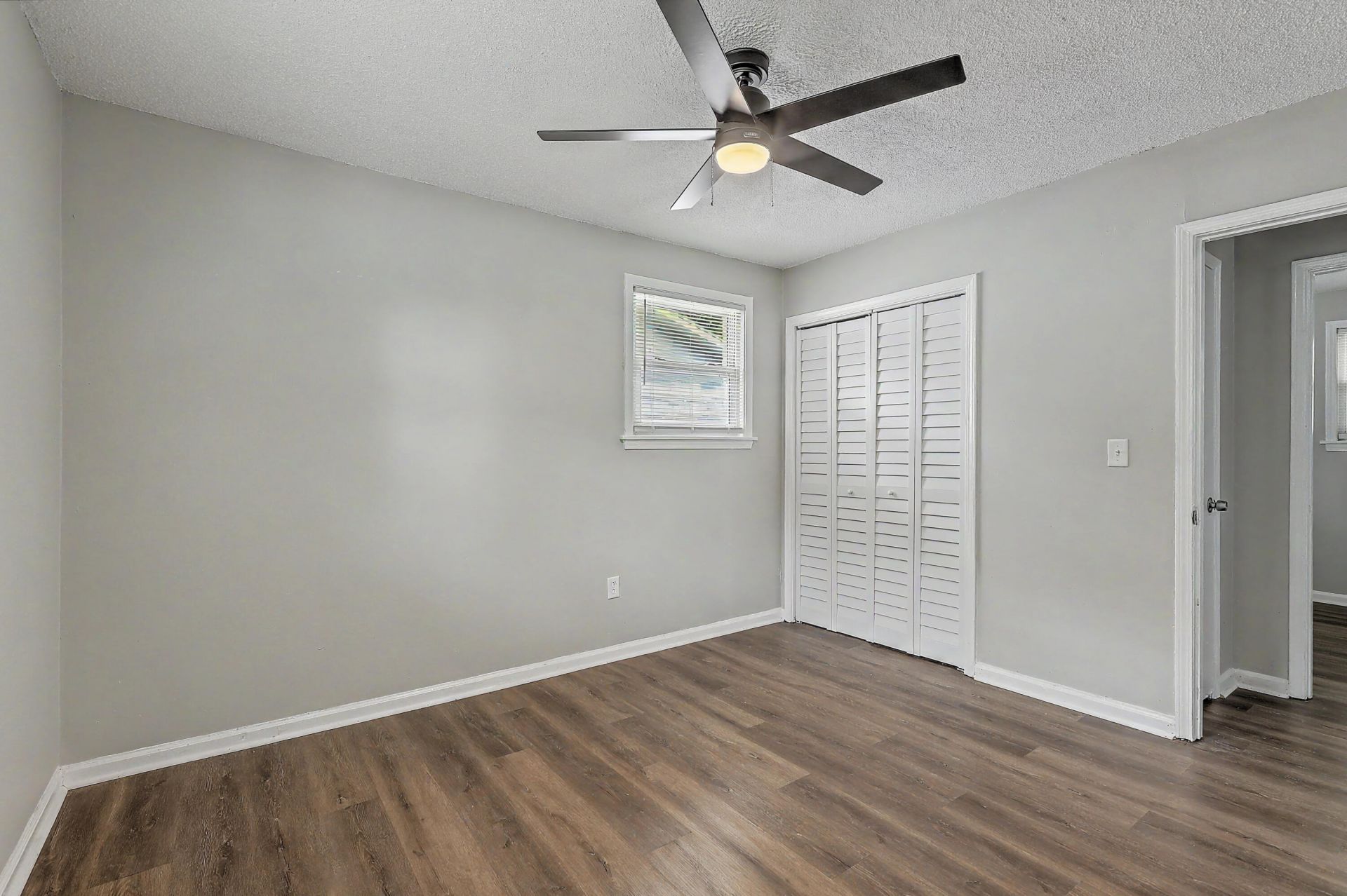 108 Bee Street Photo 25