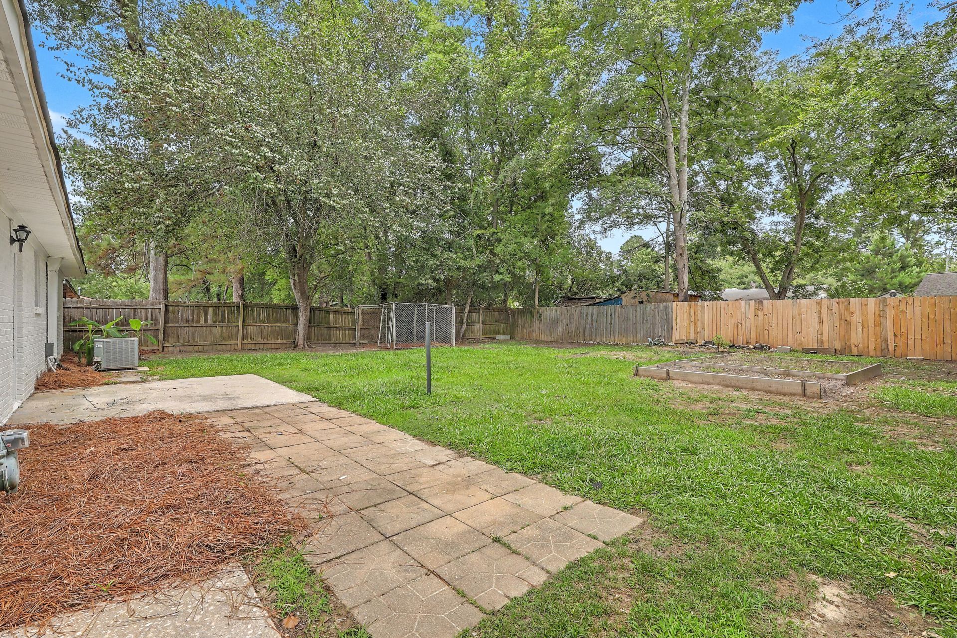 108 Bee Street Photo 32