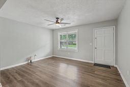 108 Bee Street photo 4