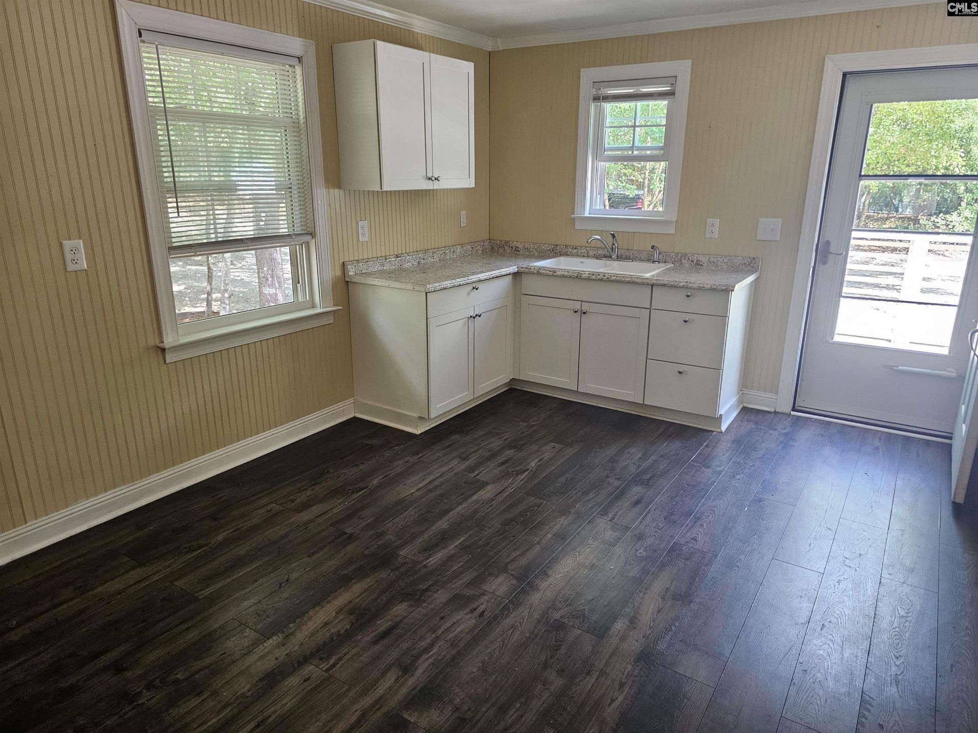 2559 Bowen Street  Photo 10