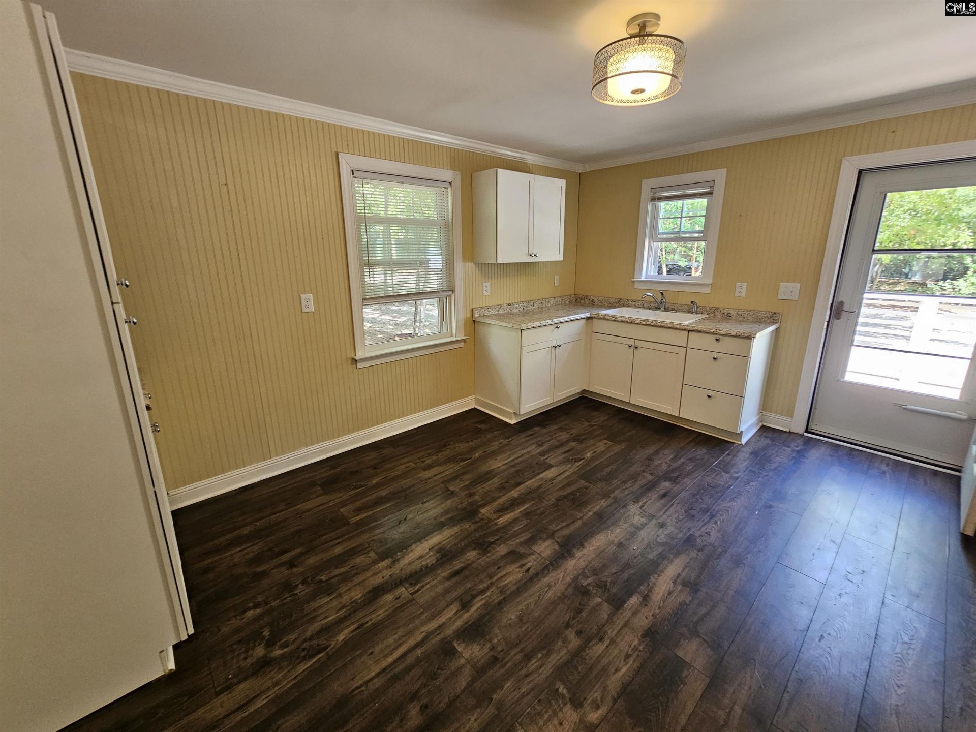 2559 Bowen Street  Photo 11