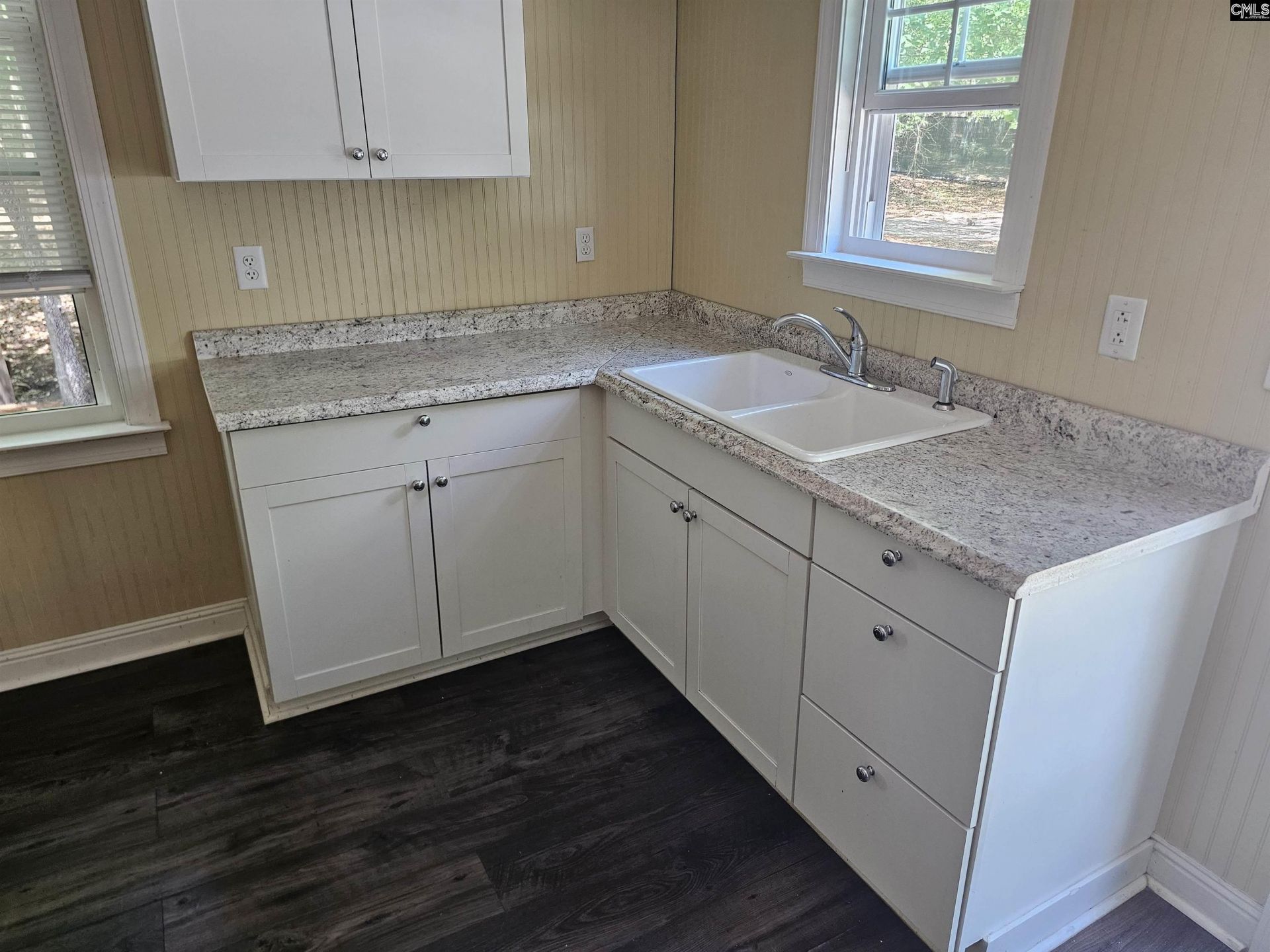 2559 Bowen Street  Photo 12