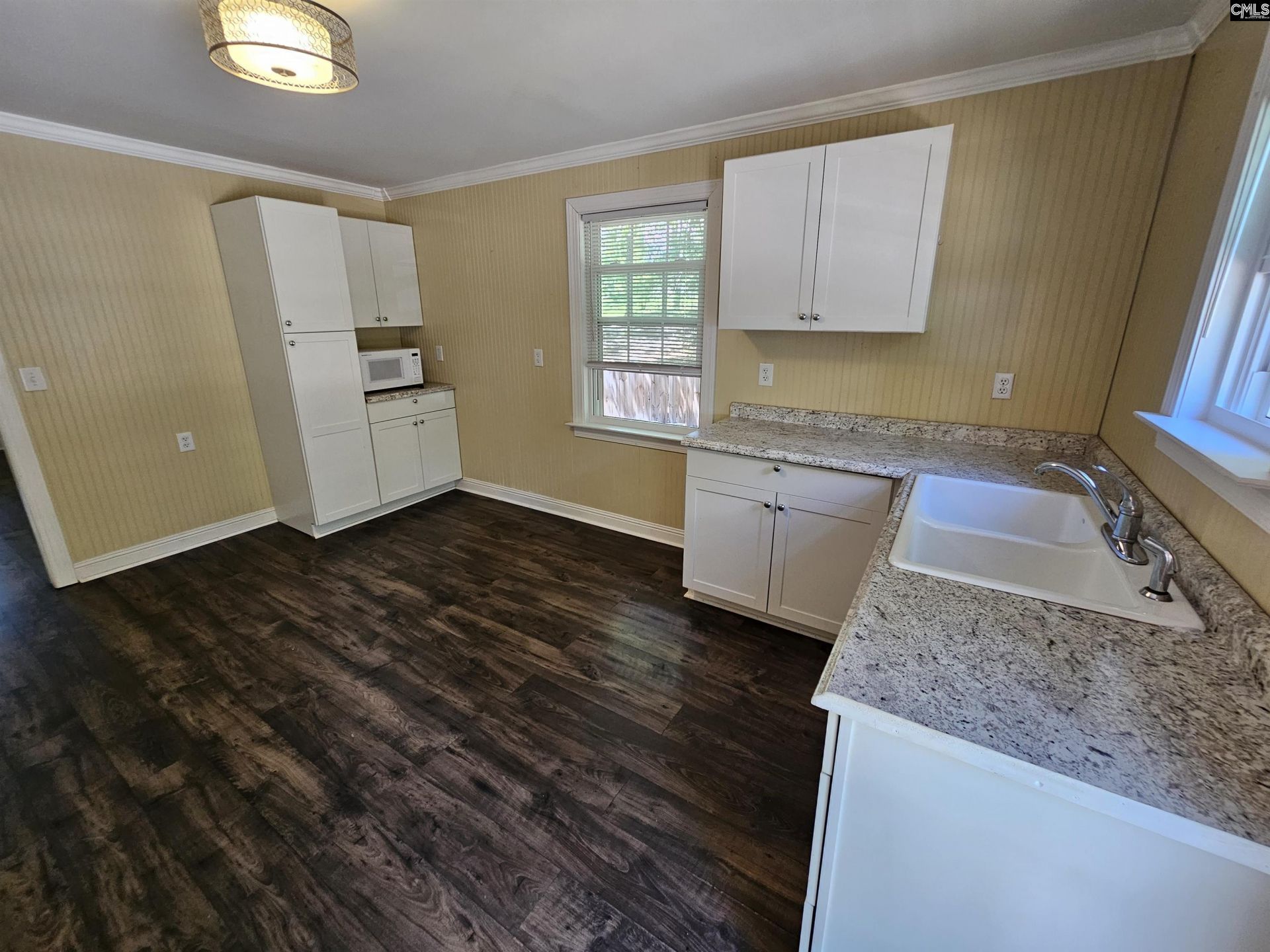 2559 Bowen Street  Photo 13