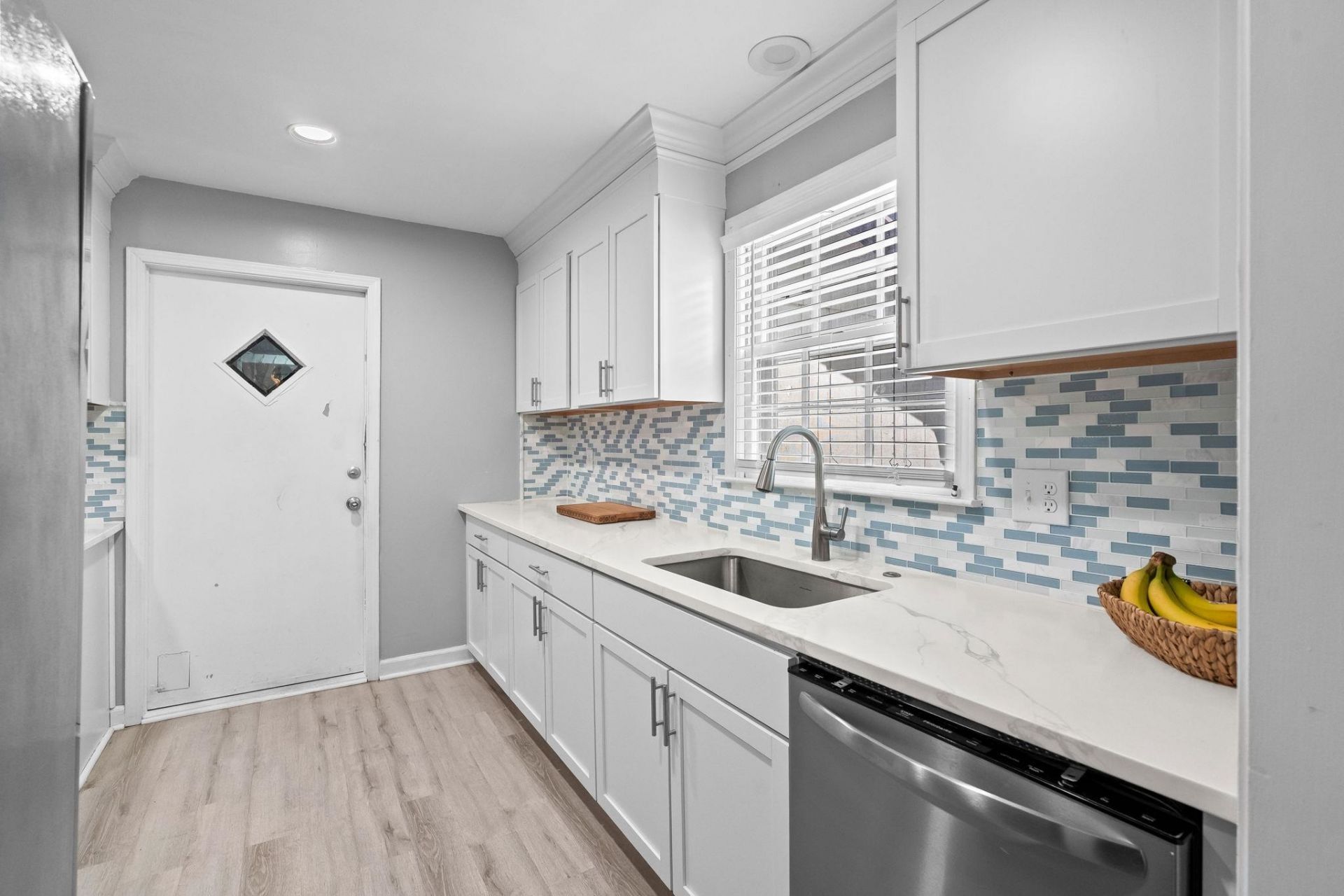 221 Hunters Rd.  Photo 10