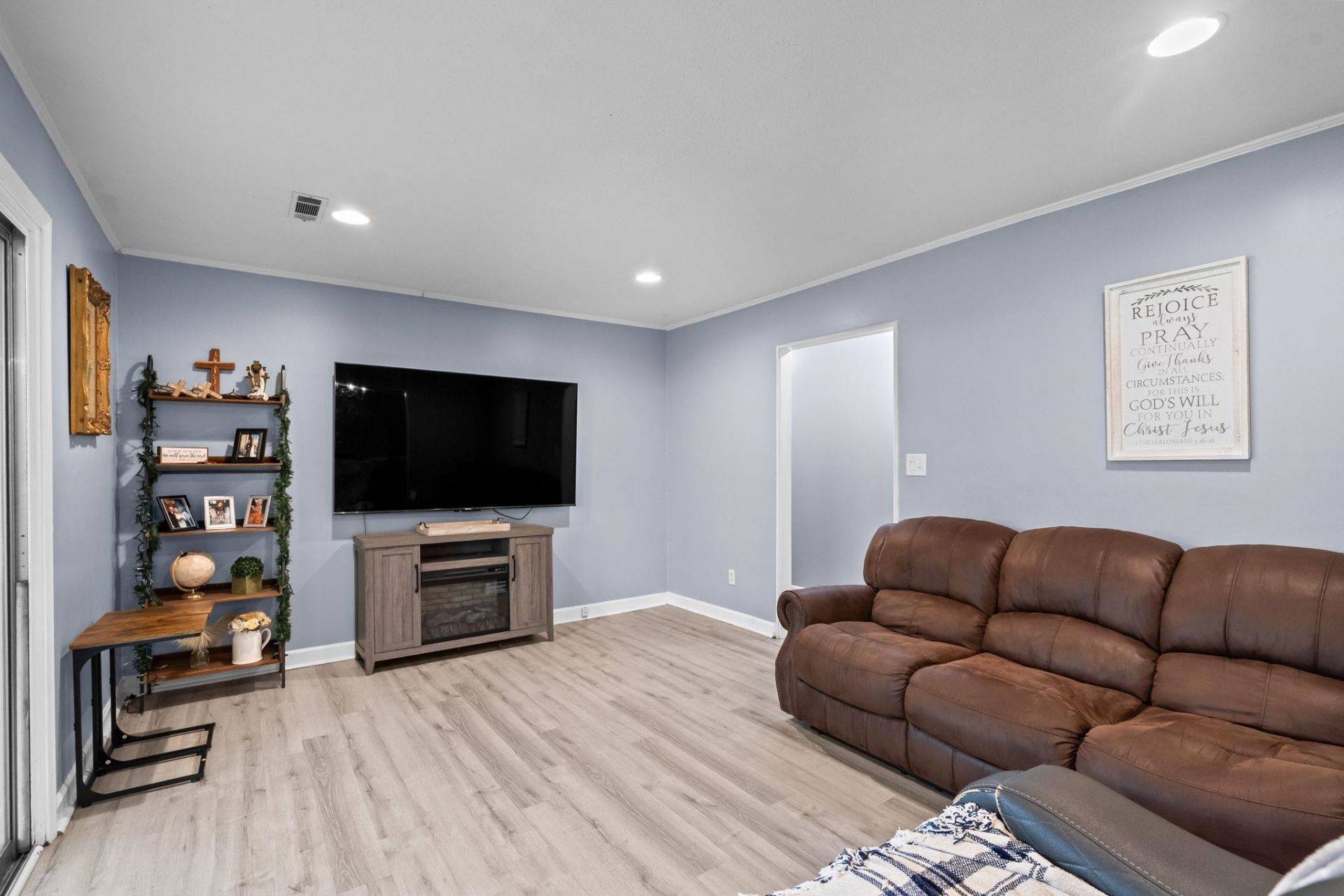 221 Hunters Rd.  Photo 11