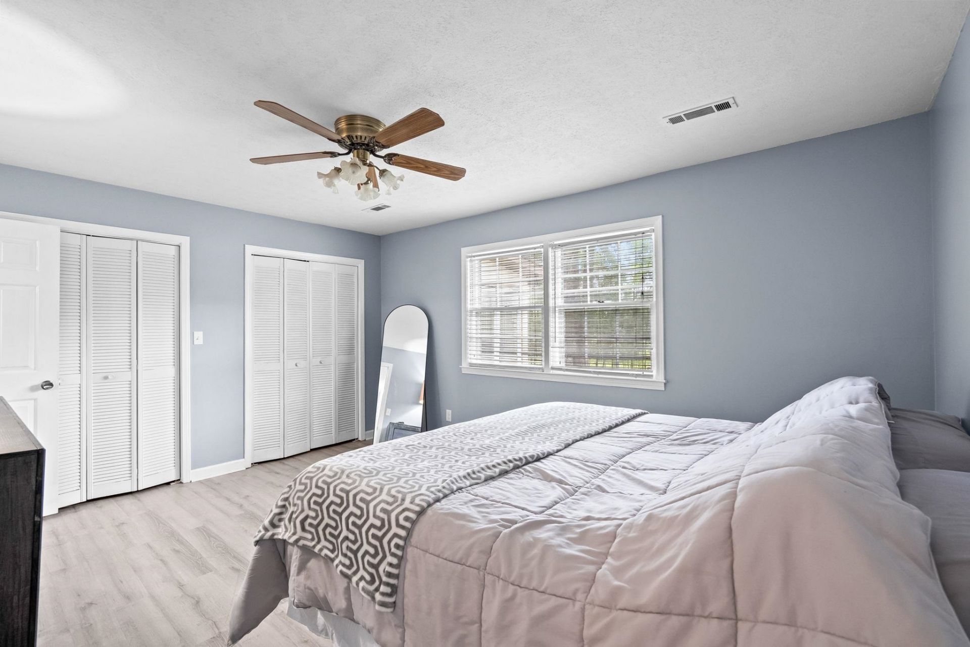 221 Hunters Rd.  Photo 21