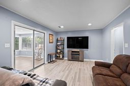 221 Hunters Rd.  photo 4