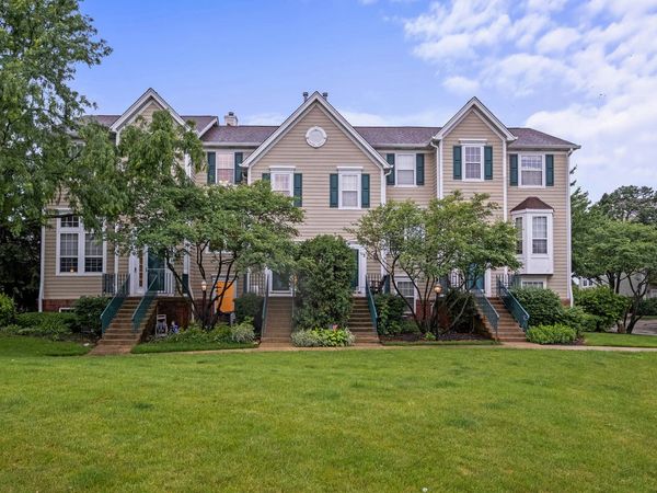 2418 Courtyard Circle , Unit 3, Aurora, IL 60506