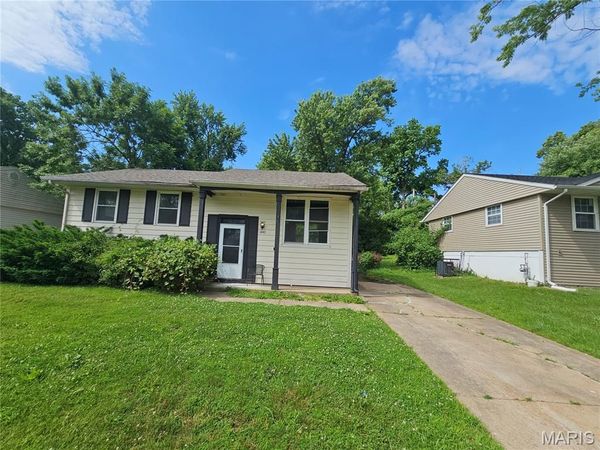 1440 Columbus Drive , St Louis, MO 63138