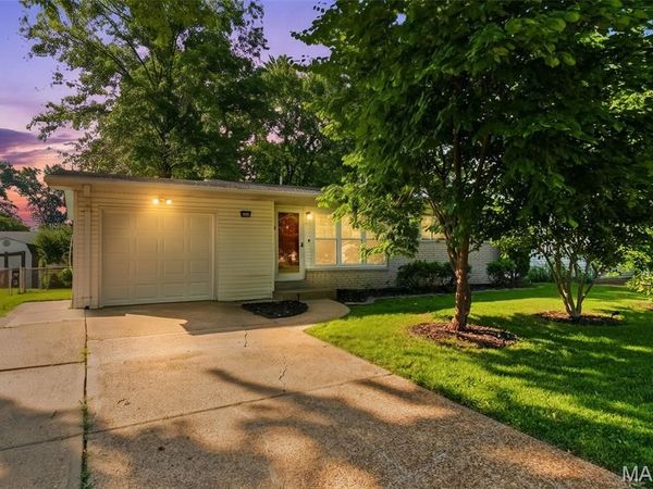 860 Flora Lane, Florissant, MO 63031