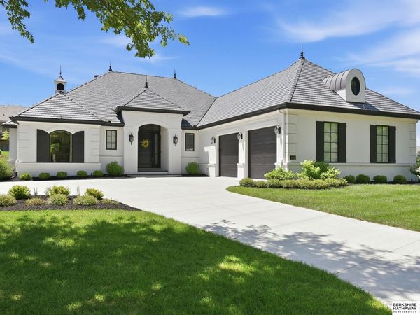 844 N 143rd Plaza, Omaha, NE 68154