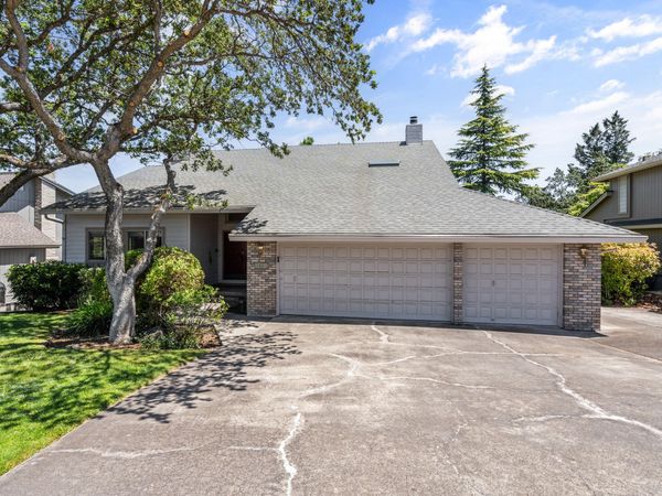1031 Kristen Drive, Medford, OR 97504