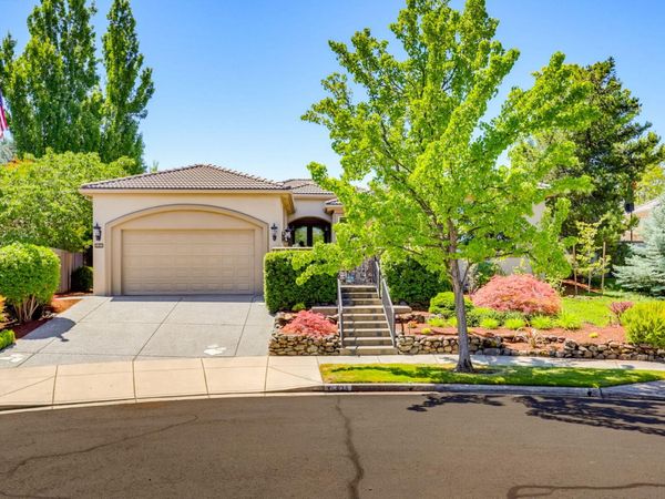 635 Seventh Fairway Drive, Medford, OR 97504