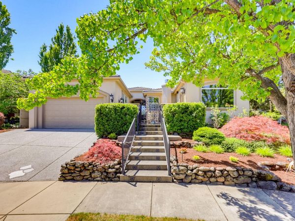 635 Seventh Fairway Drive, Medford, OR 97504