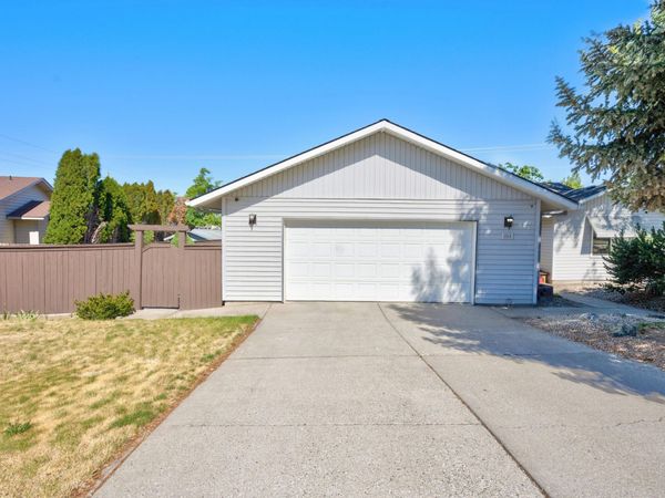 854 SW 23rd Court, Redmond, OR 97756