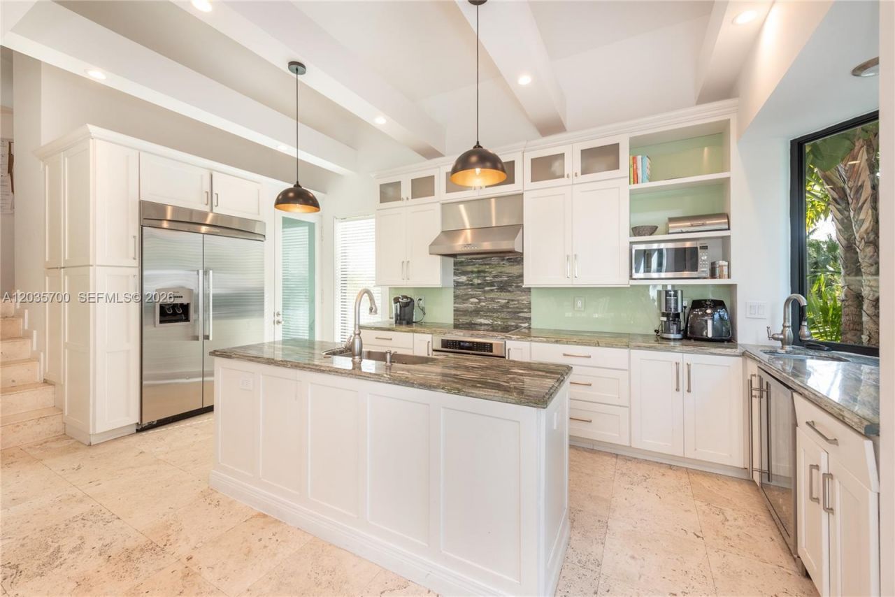 650 Curtiswood Dr, Key Biscayne, FL 33149 Photo