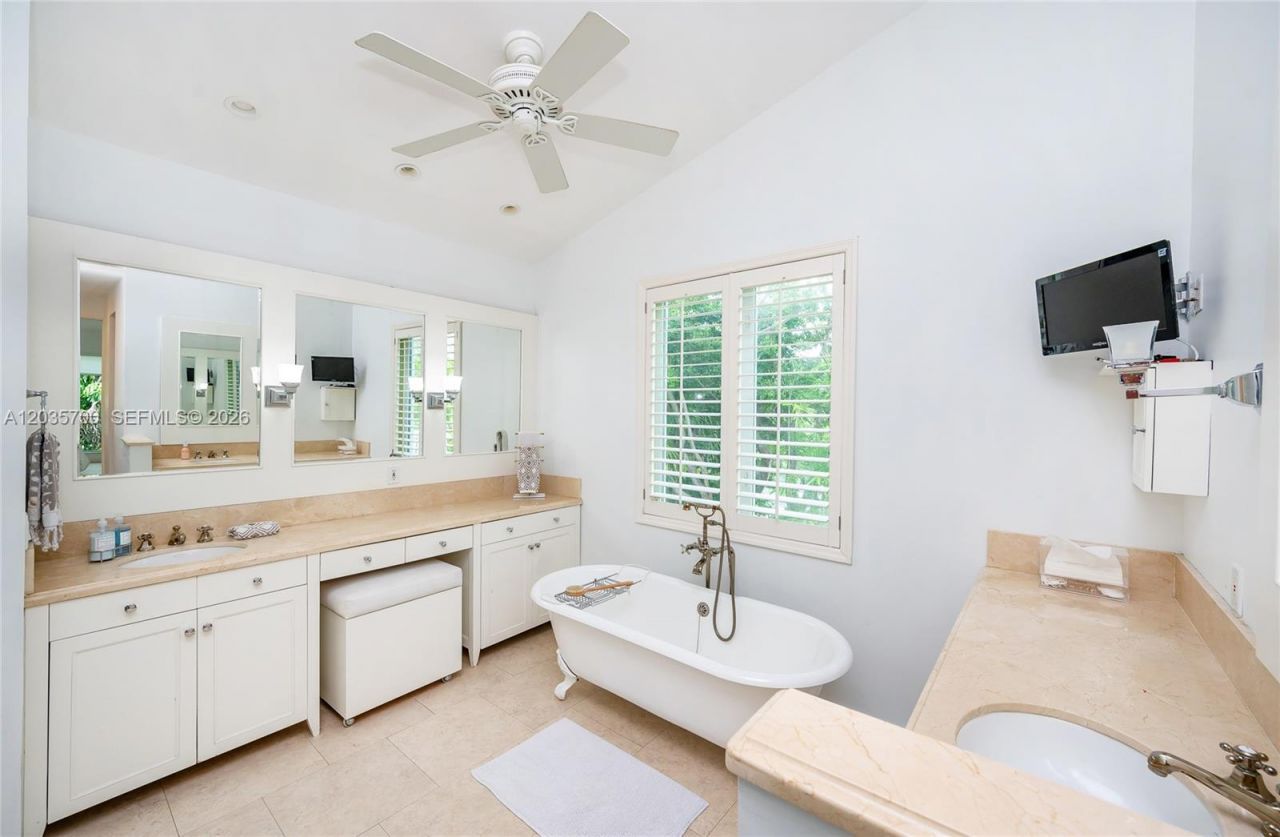 650 Curtiswood Dr, Key Biscayne, FL 33149 Photo