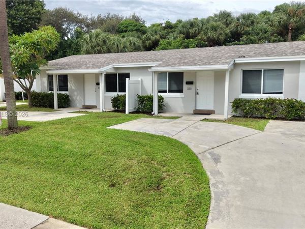 323 Northlake Dr, Unit 323/325, North Palm Beach, FL 33408