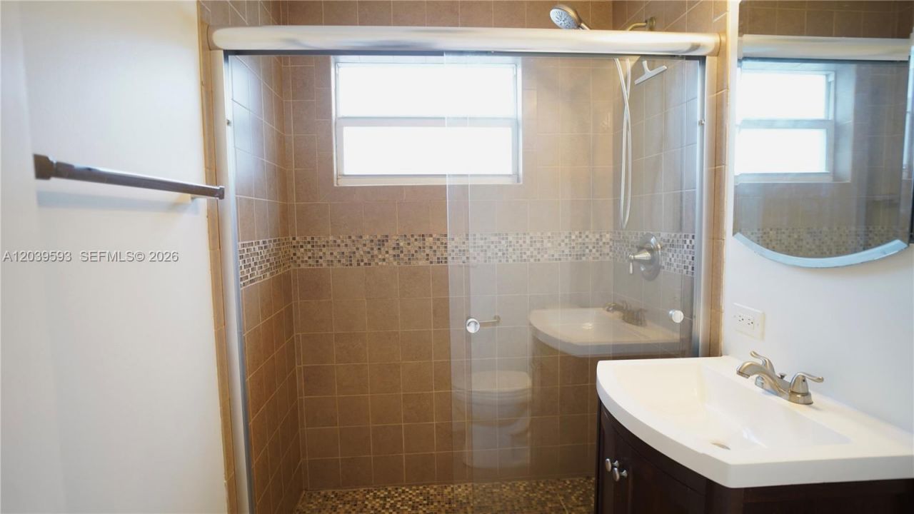 323 Northlake Dr, Unit 323/325, North Palm Beach, FL 33408 Photo