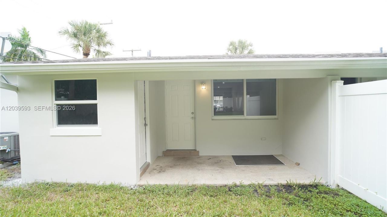 323 Northlake Dr, Unit 323/325, North Palm Beach, FL 33408 Photo