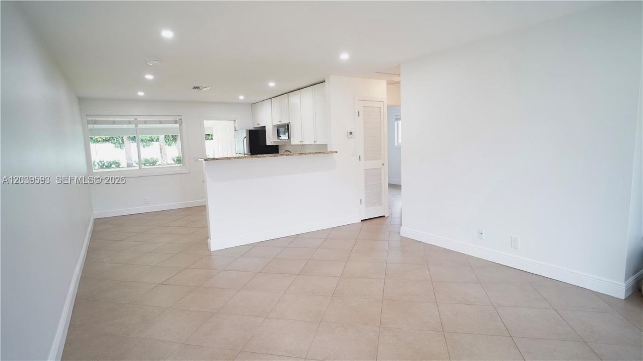 323 Northlake Dr, Unit 323/325, North Palm Beach, FL 33408 Photo