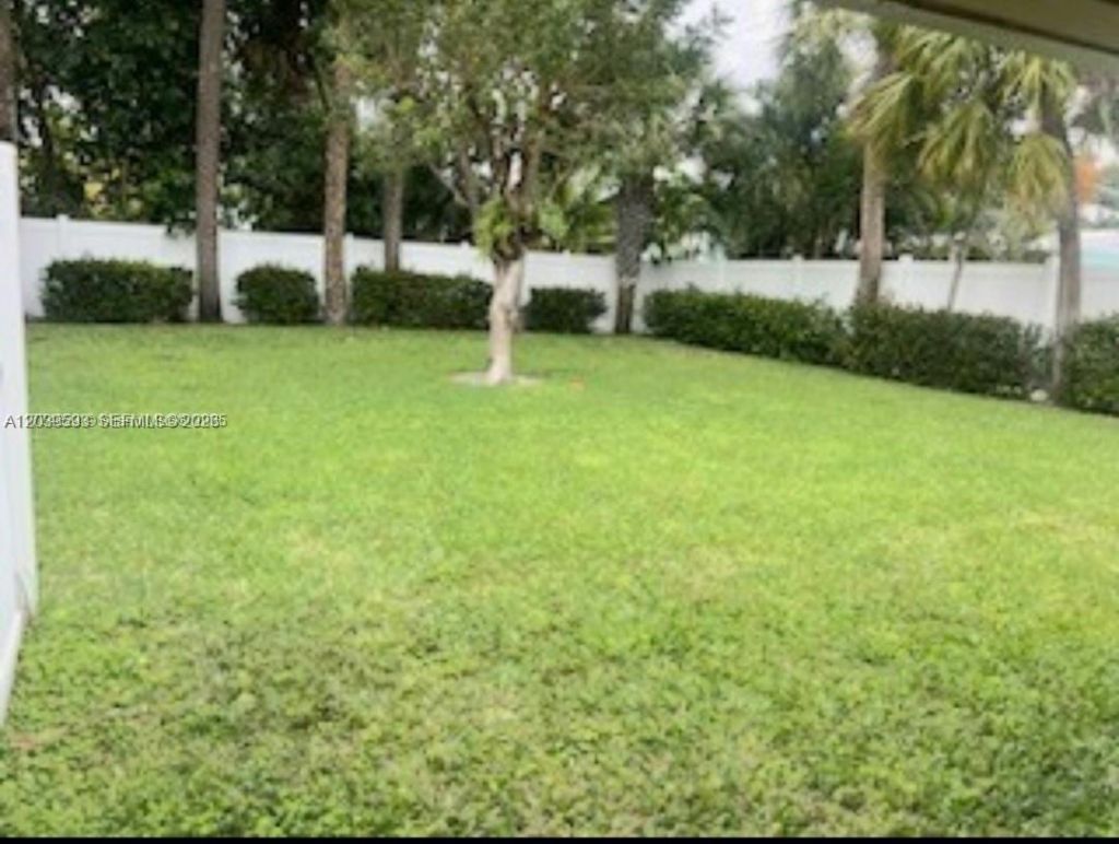 323 Northlake Dr , Unit 325, North Palm Beach, FL 33408 Photo