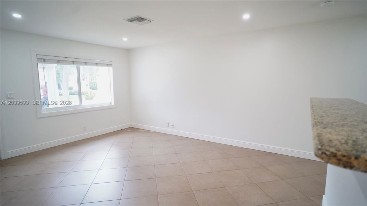 323 Northlake Dr, Unit 323/325, North Palm Beach, FL 33408 Photo
