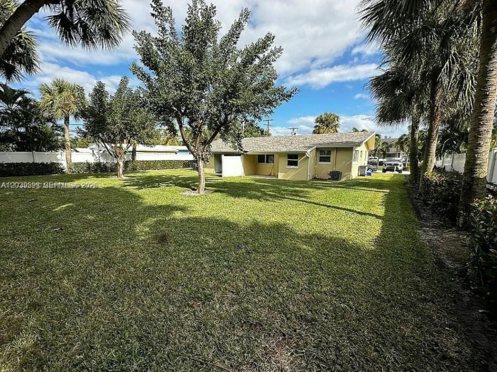 323 Northlake Dr , Unit 325, North Palm Beach, FL 33408 Photo