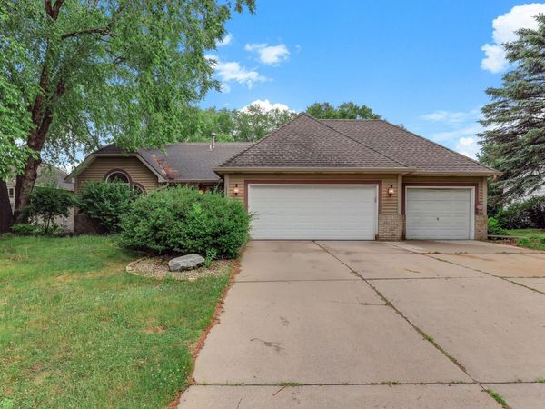 2287 Snowshoe Lane E, Maplewood, MN 55119