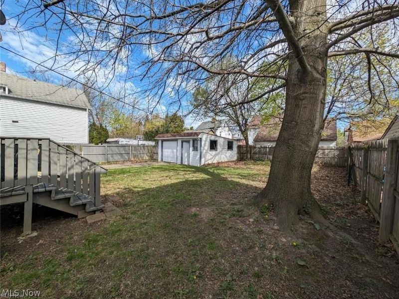 18707 Shawnee Avenue, Cleveland, OH 44119 Photo 2