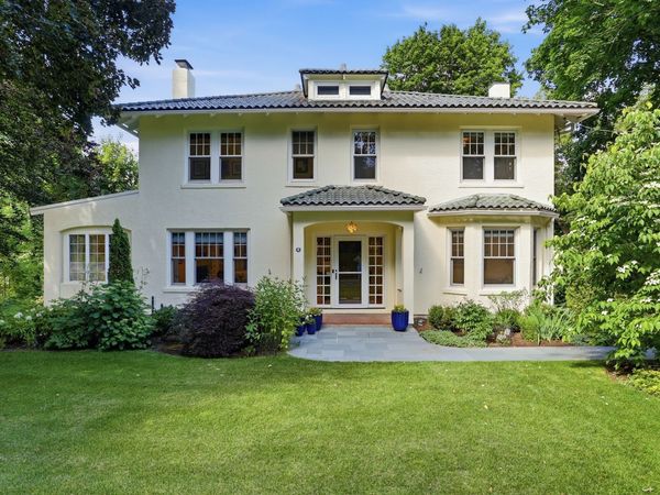 6 Oakmount Circle, Lexington, MA 02420