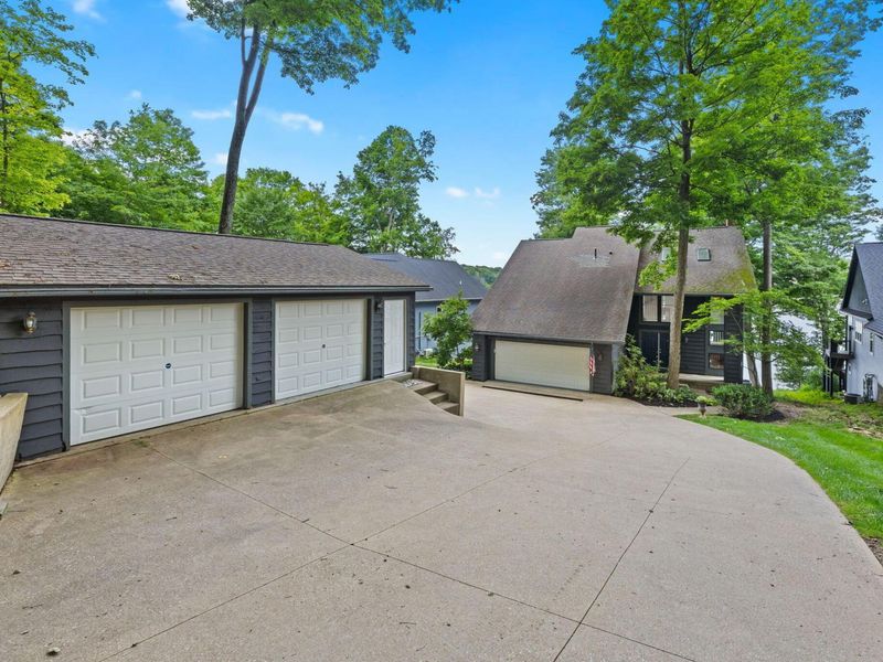 685 King Beach Drive, Howard, OH 43028 Photo 7