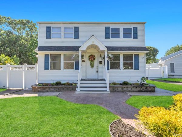 22 Wagon Lane E, Centereach, NY 11720