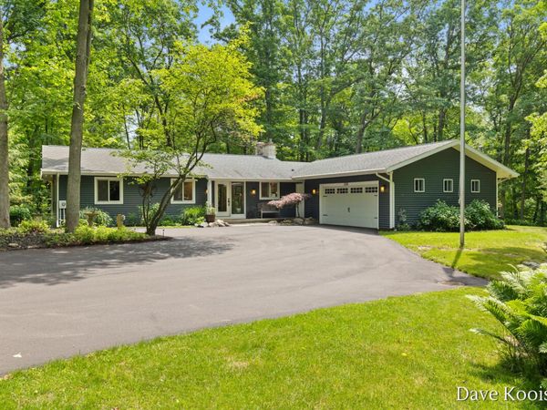 2480 Burton Woods Court SE, Grand Rapids, MI 49546
