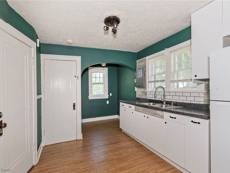 3571 Strathavon Road, Shaker Heights, OH 44120 Photo 4