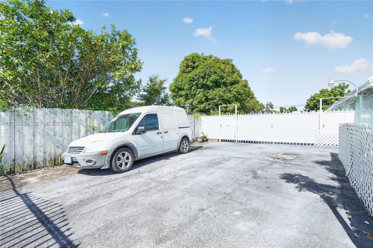 Please Call For Address, Miami, FL 33147 Photo