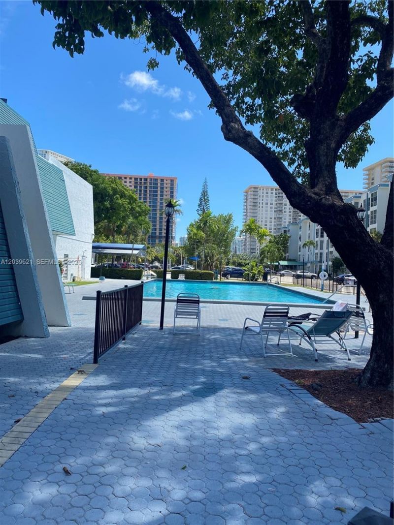200 177th Dr , Unit 216, Sunny Isles Beach, FL 33160 Photo