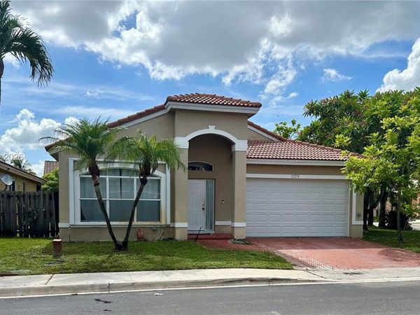 1579 SW 105th Ave , Pembroke Pines, FL 33025