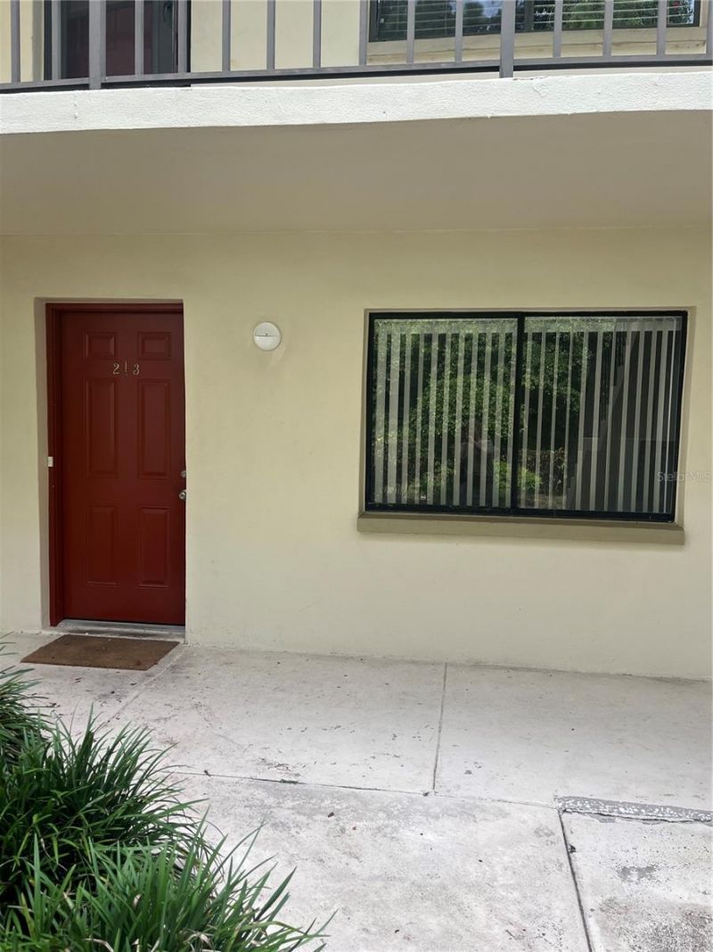 3300 Fox Chase Circle N, Unit 213, Palm Harbor, FL 34683 Main Photo